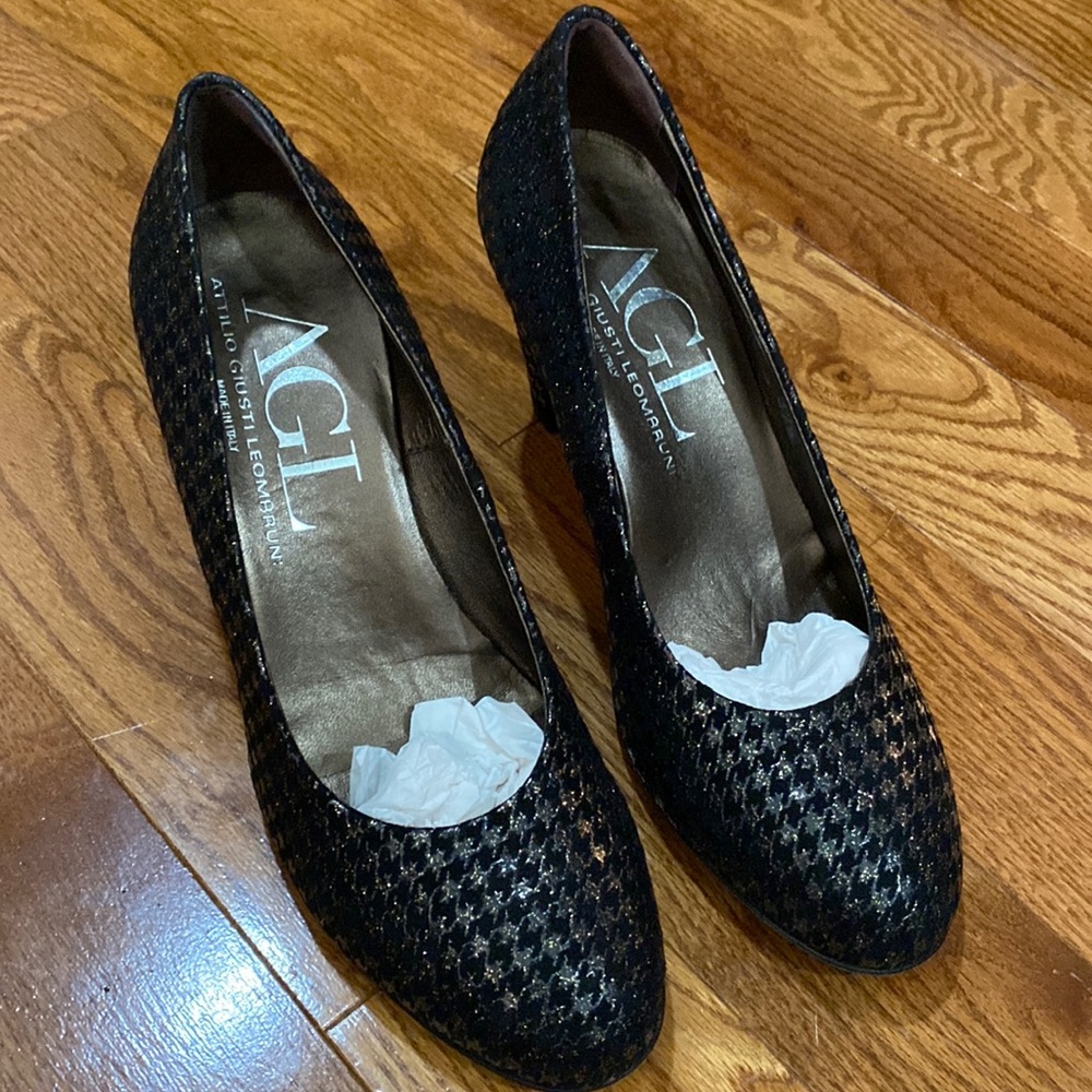Black AGL heels with gold pattern. Good used condition. Size 37.5, about 7-7.5.